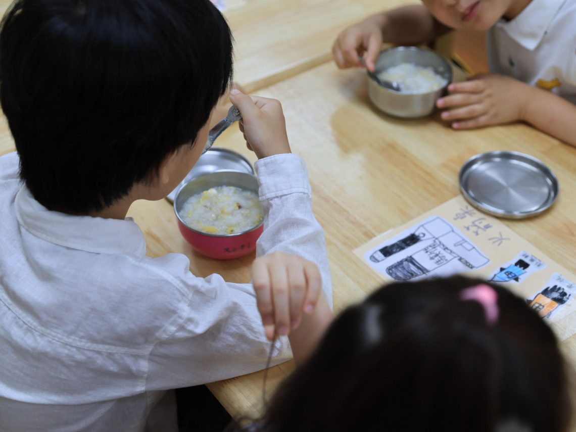 營養午餐免費17縣市都有，家長最高省上萬！北市基隆、台中高雄、新竹雲林跟進，新北侯友宜怎麼說？